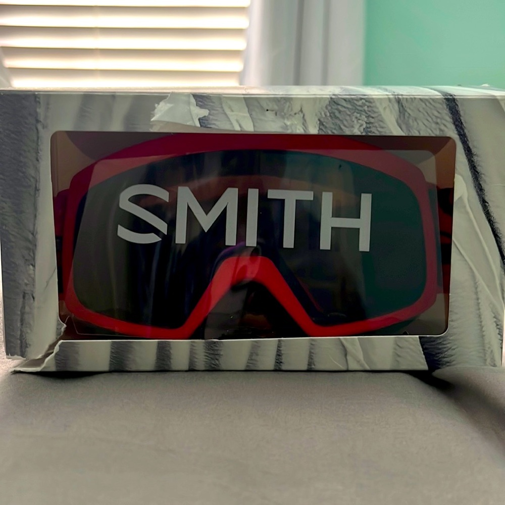 ❌❌SOLD❌❌NEW Smith youth small ski goggles